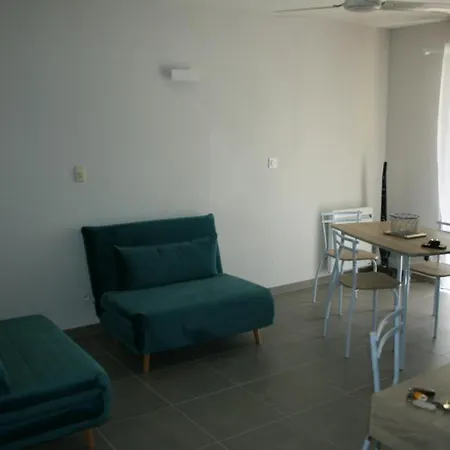 Apartment T2 Pour 4 Pers Dans Residence Avec Piscine La Rochelle Les Minines
